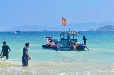 Tiểu đoàn 458 hỗ trợ ghe cá gặp nạn trên biển