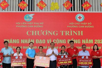 Phường Cam Đường trao quà, hỗ trợ sinh kế trong 'Tháng Nhân đạo 2026'