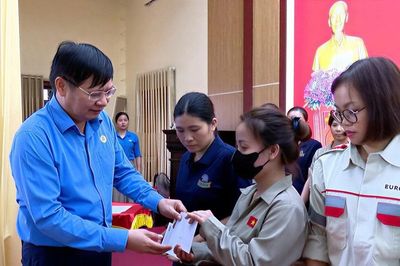 Đoàn Chủ tịch Tổng Liên đoàn Lao động Việt Nam thăm, tặng quà công nhân, người lao động tỉnh Lào Cai