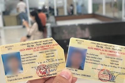 Bằng lái ô tô còn thời hạn bao lâu thì nên đổi?