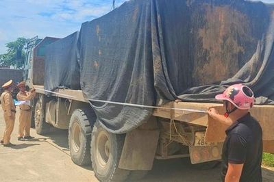 Công an Thanh Hóa xử lý nghiêm xe quá tải, cơi nới thành thùng