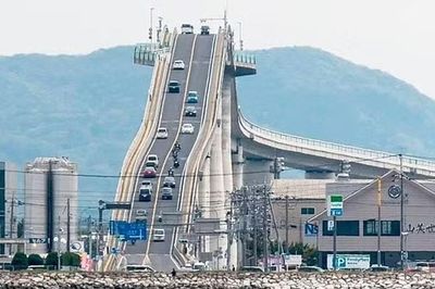 Cây cầu 'điên rồ' nhất Nhật Bản gây tranh luận xôn xao trên mạng xã hội
