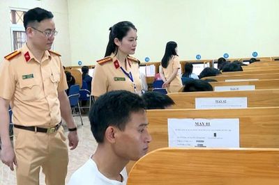 Phục hồi điểm giấy phép lái xe: Đề xuất tăng câu hỏi kiểm tra kiến thức pháp luật về TTAT giao thông đường bộ