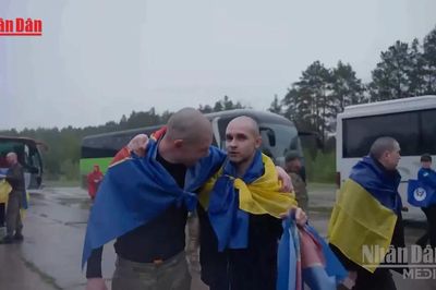 [Video] Nga – Ukraine bắt đầu trao đổi tù binh dịp ngừng bắn 9/5