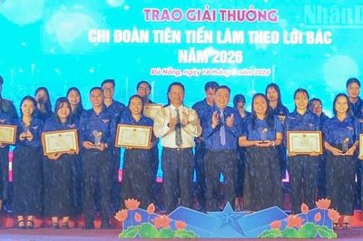 Tuổi trẻ Đà Nẵng rạng ngời trong cơn mưa bất chợt, thắp sáng lý tưởng làm theo lời Bác