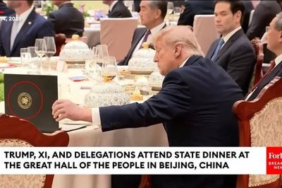 Thực hư clip ông Donald Trump 'lật tài liệu của ông Tập Cận Bình' trong quốc yến