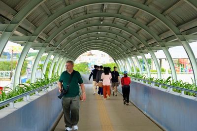Người dân chỉ được sử dụng cầu bộ hành khi đi metro số 1?