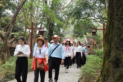 Du lịch ngắn ngày 'lên ngôi'