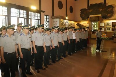 Thi hành án dân sự tỉnh Thanh Hóa dâng hương, báo công Chủ tịch Hồ Chí Minh