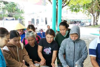Phụ nữ Trà My tổ chức 'Bếp ăn 0 đồng'