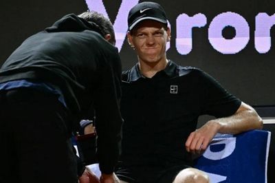 Jannik Sinner và Daniil Medvedev kịch chiến tại Rome Open: Cơn mưa cắt ngang màn so tài đỉnh cao
