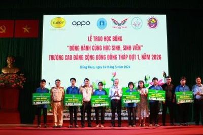 Trường Cao đẳng Cộng đồng Đồng Tháp: Trao học bổng 'Đồng hành cùng học sinh, sinh viên'