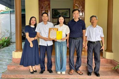 Top 1% SAT thế giới, nữ sinh chia sẻ bài học về tinh thần tự học trong thời đại số