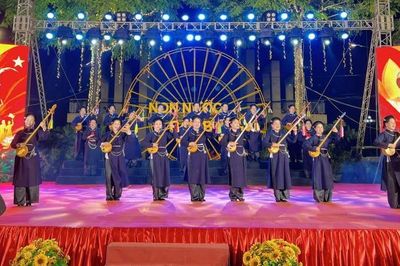 Chương trình nghệ thuật chào mừng Đại hội đại biểu toàn quốc MTTQ Việt Nam lần thứ XI tại Phố đi bộ Kim Đồng