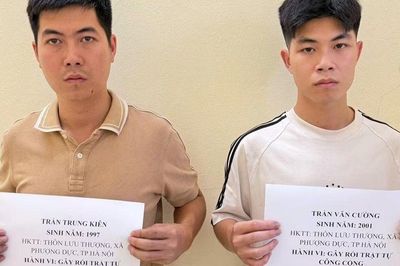 Tạm giữ hình sự 2 anh em xông vào hành hung, đánh 'dằn mặt' nữ chủ quán cắt tóc ở Hà Nội