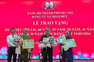 Những tấm Huy hiệu Đảng thắp sáng truyền thống cách mạng ở Hoài Đức