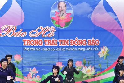Bác Hồ trong trái tim đồng bào