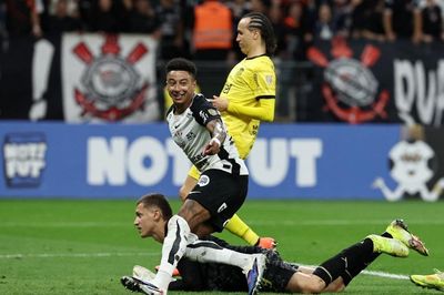 Lingard gây sốt với cái tên lạ sau lưng áo