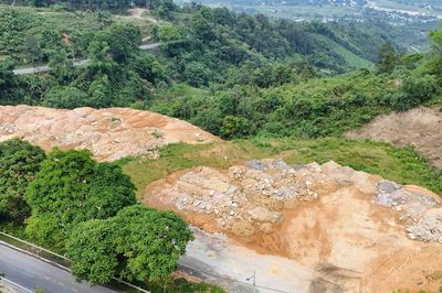 Xã Cốc San (Lào Cai) khẩn trương kiểm tra, xử lý bãi đổ thải ven Quốc lộ 4D sau phản ánh của người dân