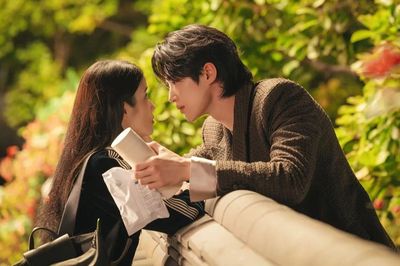 Perfect Crown của IU và Byeon Woo Seok lập kỷ lục cao nhất năm 2026