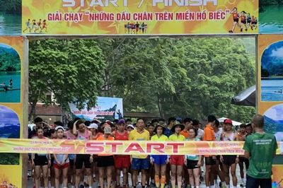 Gần 700 vận động viên hội tụ bên hồ nước ngọt lớn nhất Việt Nam để tham gia giải chạy