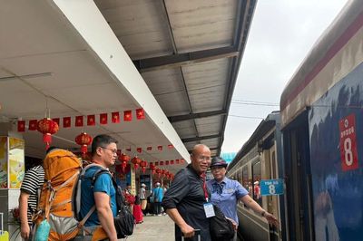 Làm cách nào để hành khách tự đổi vé tàu trực tuyến?