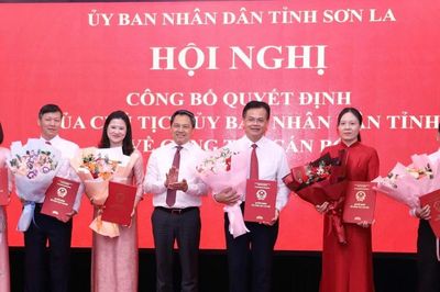Công bố các quyết định của Chủ tịch UBND tỉnh Sơn La về công tác cán bộ