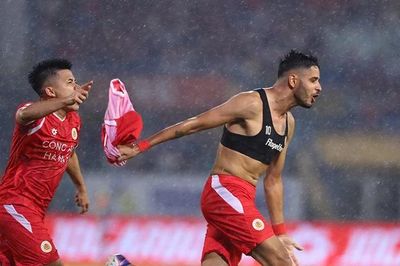 CLB CAHN vô địch V-League, đội bóng nào sẽ trụ hạng?