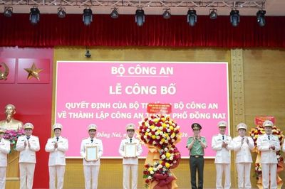 Bộ trưởng Lương Tam Quang dự lễ công bố thành lập Công an thành phố Đồng Nai