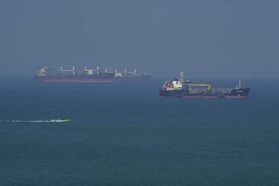 Mỹ tạm đình chỉ lệnh trừng phạt dầu mỏ đối với Iran