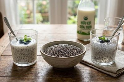 Ngâm hạt chia trong nước hay trong sữa tốt hơn?