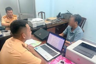 Đội CSGT Cát Lái mời tài xế xe tải chạy ngược chiều đến làm việc