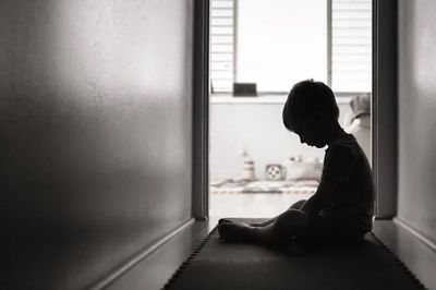 Singapore xét xử vụ án gây chấn động: Cậu ruột bạo hành cháu trai phải lĩnh 14 năm tù