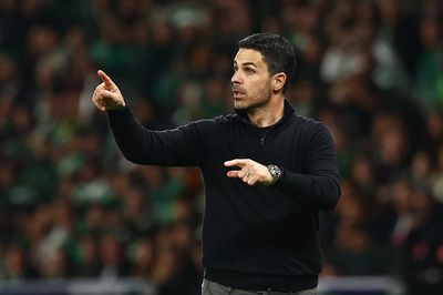 Arteta và màn ăn mừng 'khác người'