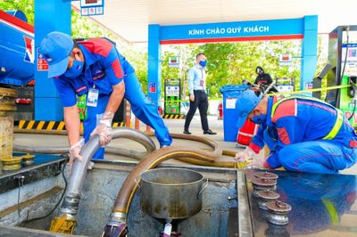 Đề xuất giảm nhiều loại thuế cho xăng E10