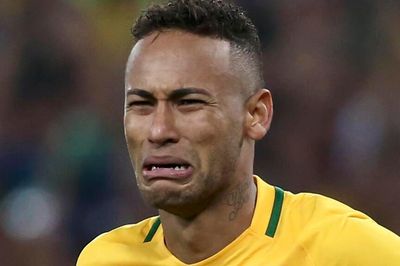 Neymar khóc nức nở