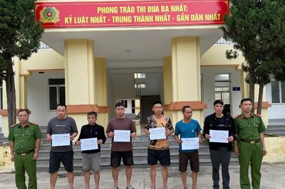 Bắt quả tang 6 đối tượng đánh bạc dưới hình thức đánh liêng