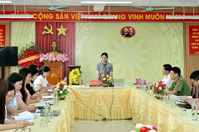 Phó Chủ tịch UBND tỉnh Vương Ngọc Hà thăm, động viên, làm việc với các trường trước Kỳ thi Tốt nghiệp THPT