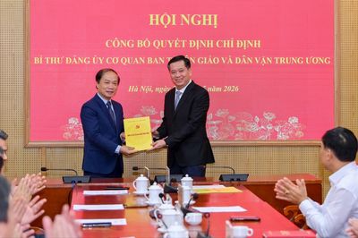 Đồng chí Phạm Tất Thắng giữ chức Bí thư Đảng ủy Cơ quan Ban Tuyên giáo và Dân vận Trung ương