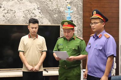 Phá đường dây trung chuyển hàng giả nhãn hiệu Nike, Rolex, Chanel ở Lạng Sơn