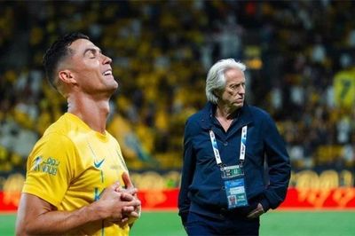 C.Ronaldo nhận tin kém vui trước trận đấu quyết định