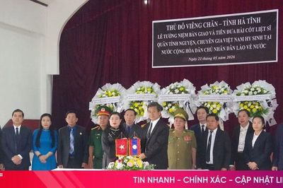 Trang trọng lễ bàn giao hài cốt liệt sỹ quân tình nguyện Việt Nam tại thủ đô Viêng Chăn