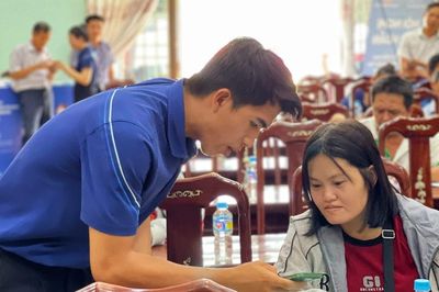 Tiểu thương xã Tây Sơn tích cực tham gia 'Chợ số'