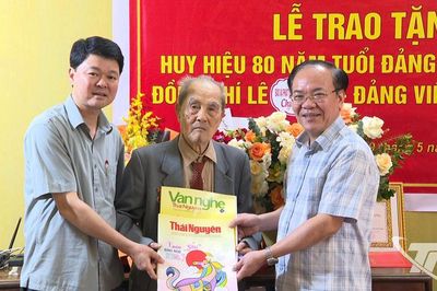 Nhà báo Lê Chỉnh - 80 năm tuổi Đảng, một đời tận hiến
