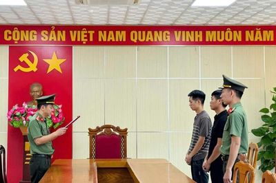 Phê chuẩn khởi tố 2 đối tượng 'Tàng trữ trái phép vũ khí quân dụng'