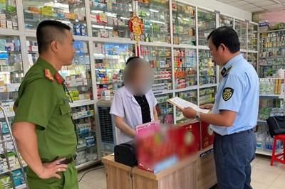 Chuyển Cơ quan Cảnh sát điều tra 2 vụ có dấu hiệu kinh doanh hàng giả, hàng nhái