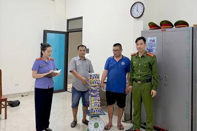 Khởi tố 3 đối tượng buôn bán, tàng trữ pháo nổ trái phép