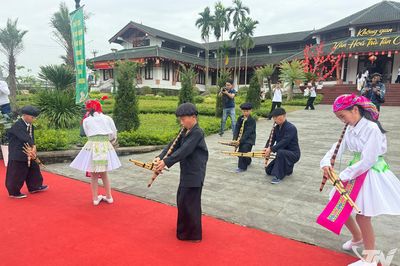 Người 'giữ lửa' khèn Mông ở Nghiên Loan