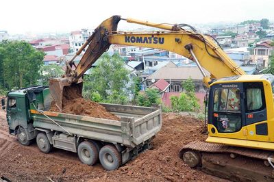 Triển khai thi công xử lý sạt lở đồi Ông Đống
