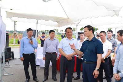 Chủ tịch UBND tỉnh kiểm tra các dự án công nghiệp và hoạt động thiết chế cộng đồng tại Phú Bình
